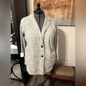 Amazingly cute Black and White Plus Size suit jacket from Torrid size 4 Woman’s.